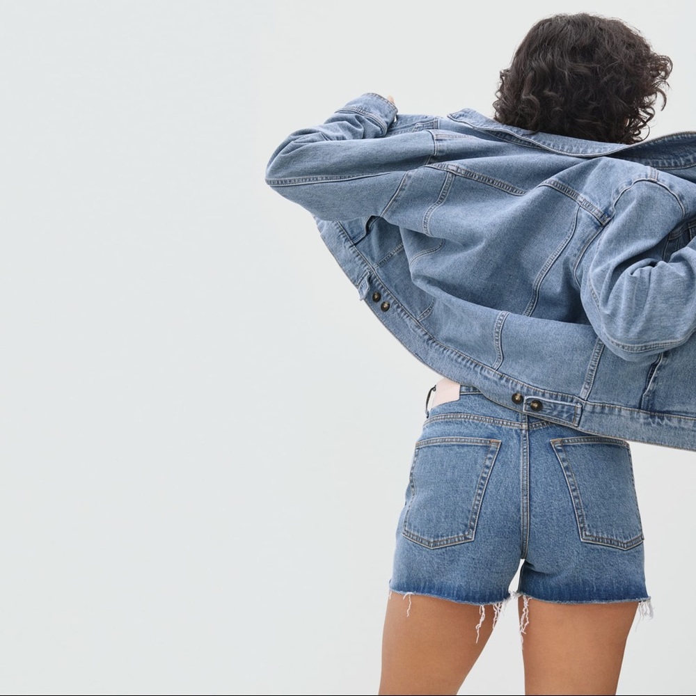 Everlane The Way High Short, Washes Blue in size 32